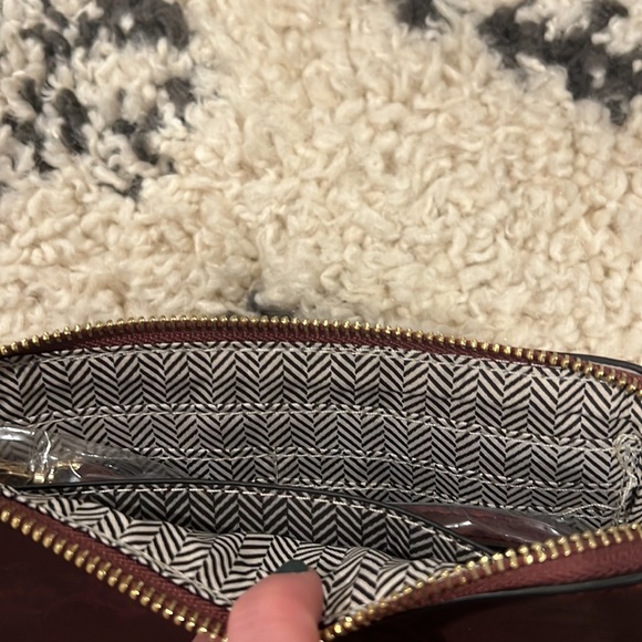 NWT Tonal Maroon Animal Print Convertible Wristlet/Crossbody Clutch - Picture 4 of 5